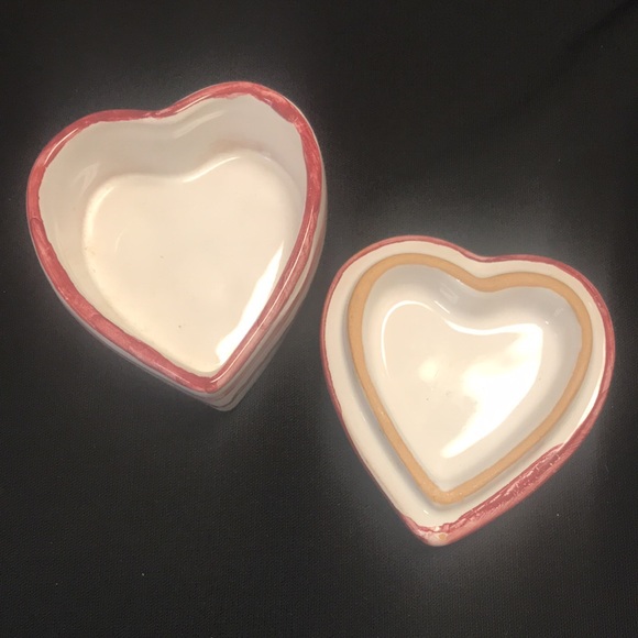 Vintage Italian Handpainted Pottery Heart Shaped Trinket Box - Picture 3 of 7